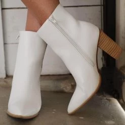 Oasis Footwear Dunn White Ankle Boots