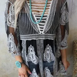 ComfyLuxe OS Black Leaf Pattern Lace Cover-Up Top Apparel