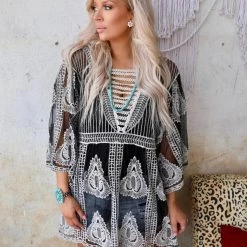 ComfyLuxe OS Black Leaf Pattern Lace Cover-Up Top Apparel