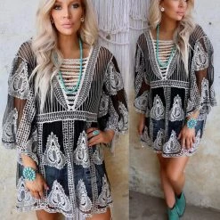 ComfyLuxe OS Black Leaf Pattern Lace Cover-Up Top Apparel