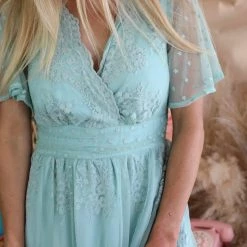 Main Strip Blue Tea Rose Maxi Dress